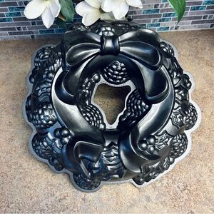 Nordic Ware Holiday Wreath Bundt pan